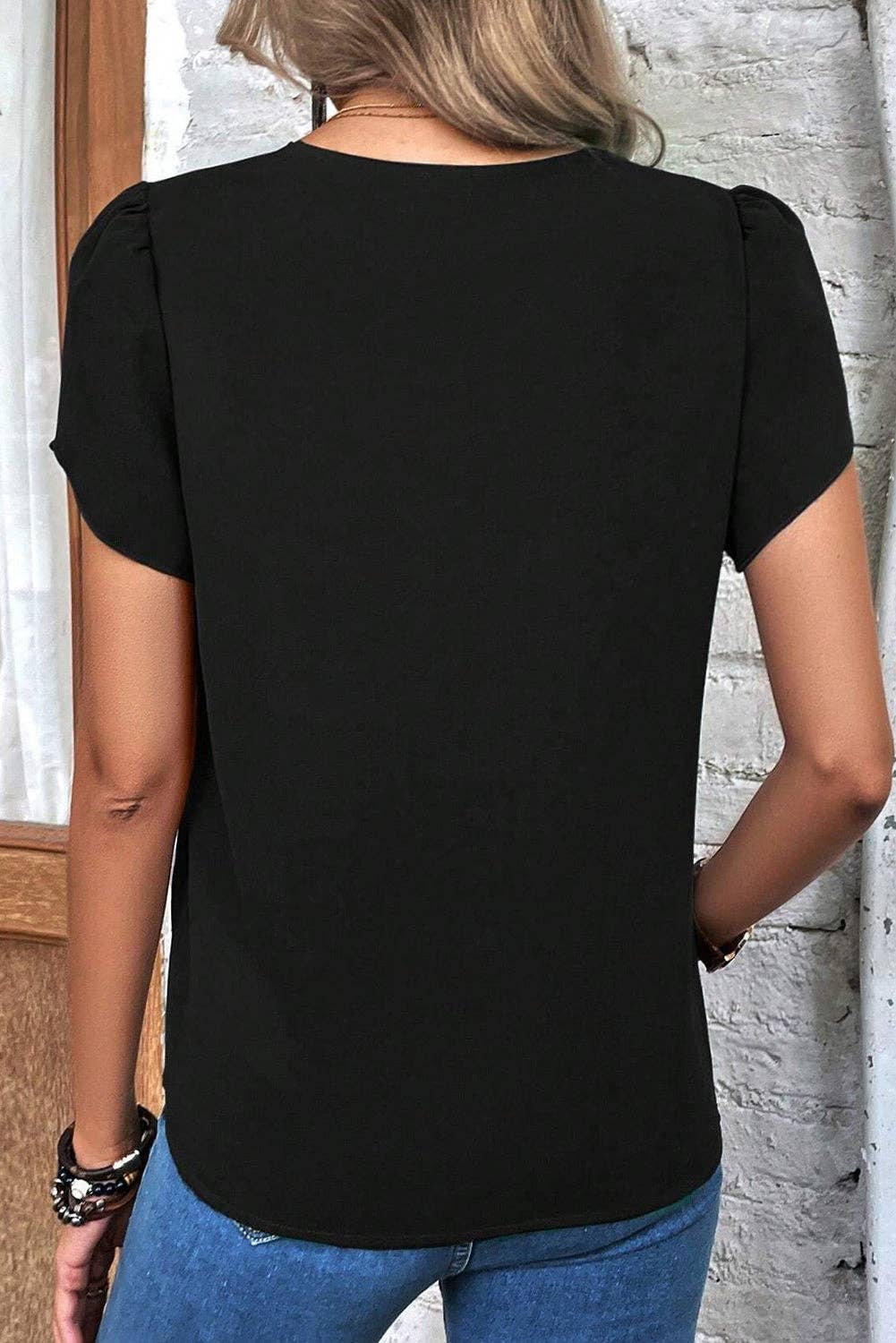 Small Scalloped V-Neck Petal Sleeve Top
