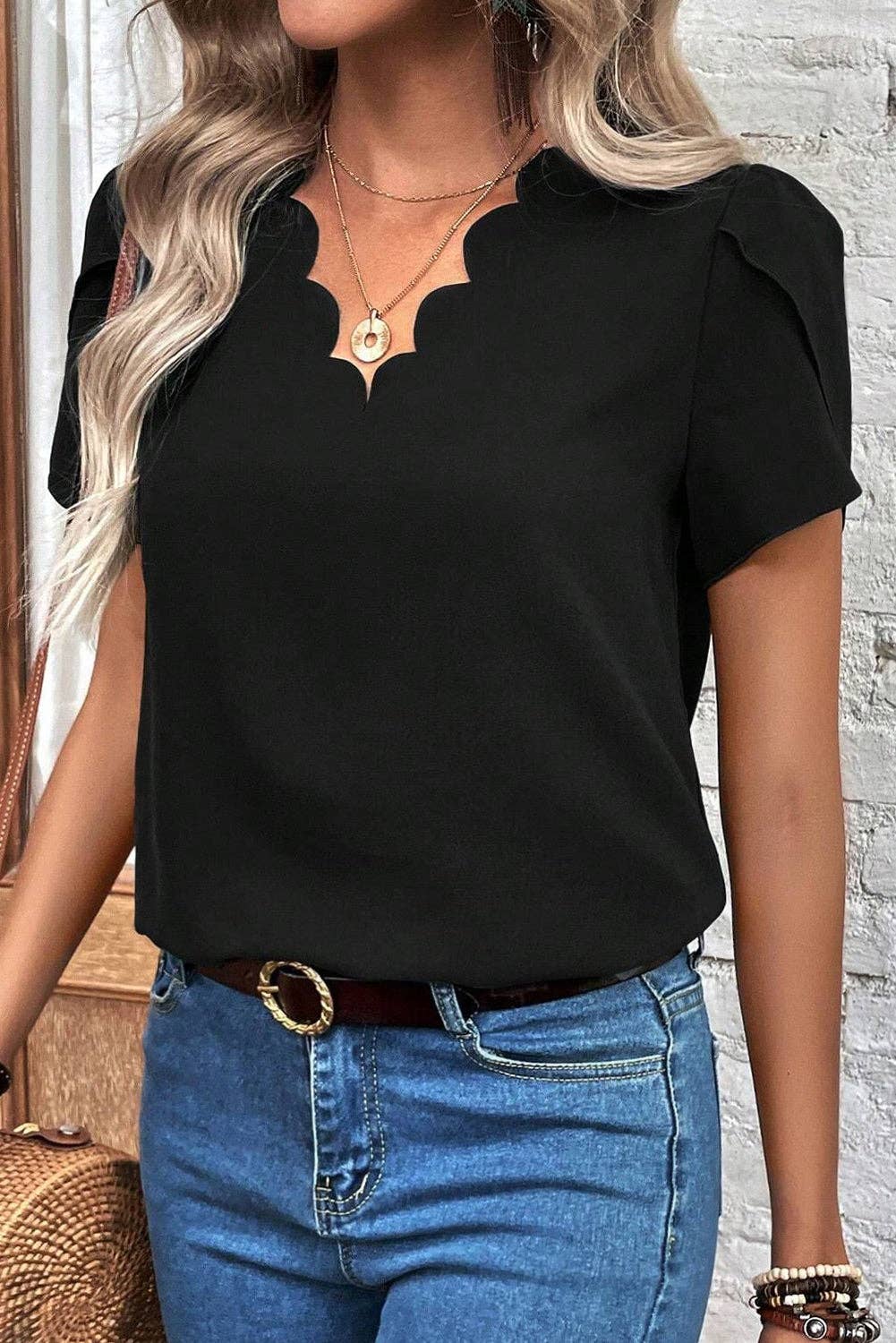 Small Scalloped V-Neck Petal Sleeve Top
